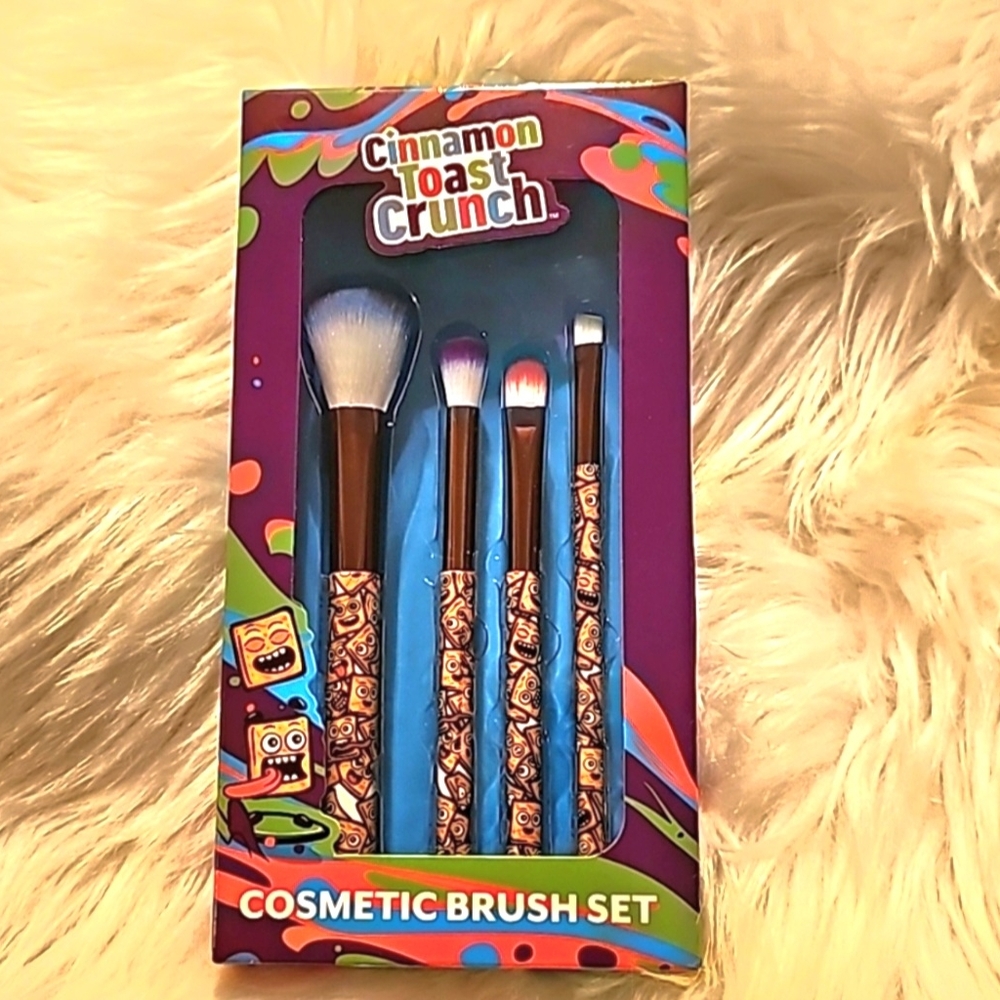 Cinnamon Toast Crunch 4 Piece Cosmetic Brush Set